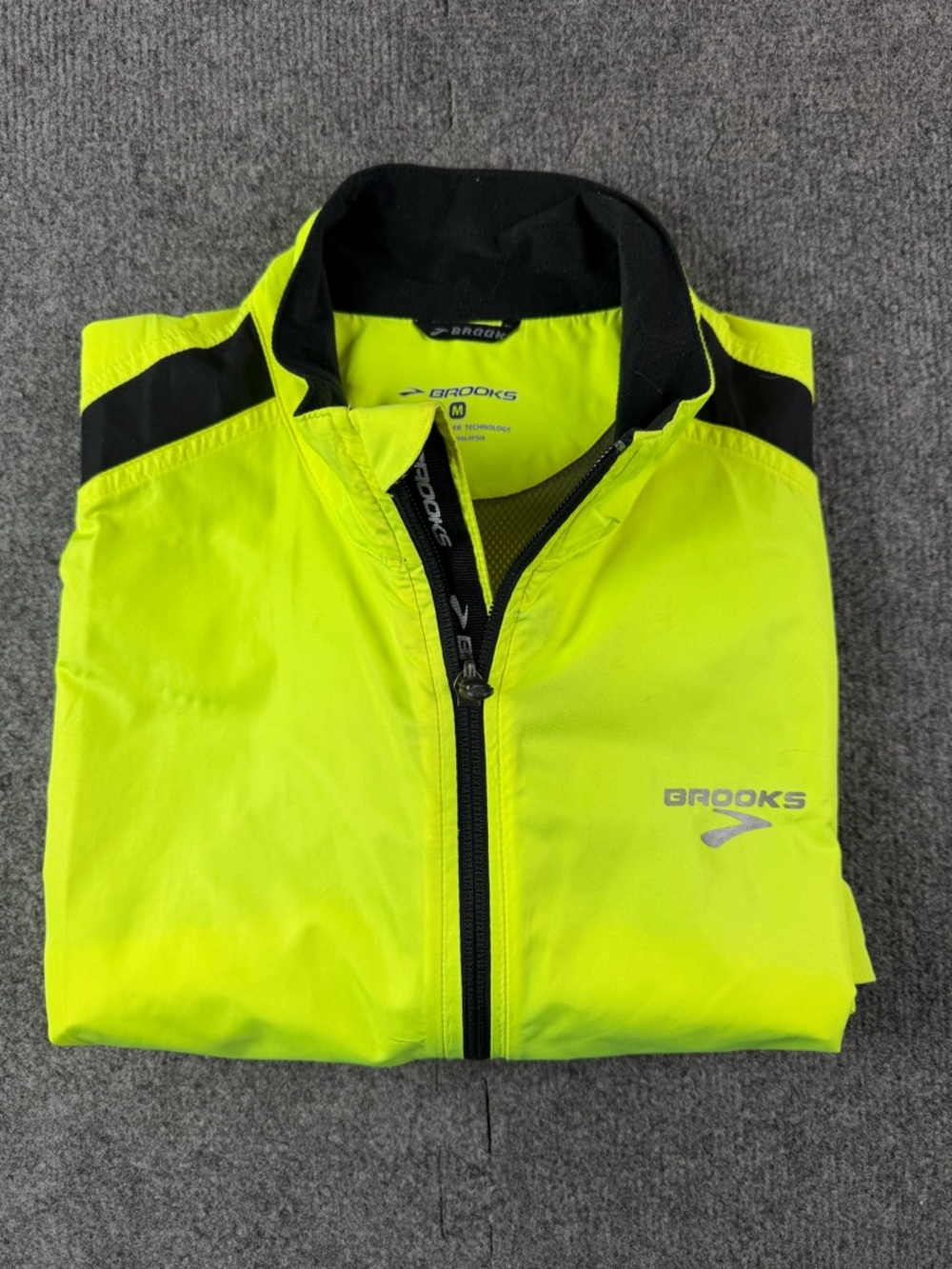 Brooks Shelter Technology Mens Full Zip Lightweight Vented Vest Size M